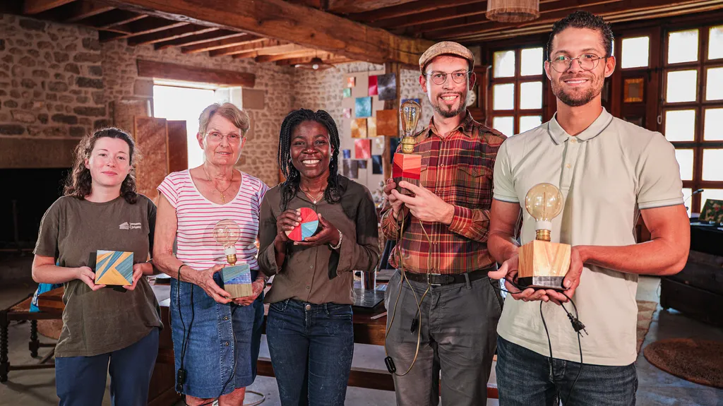 Stagiaires, formateurs et leurs réalisations.